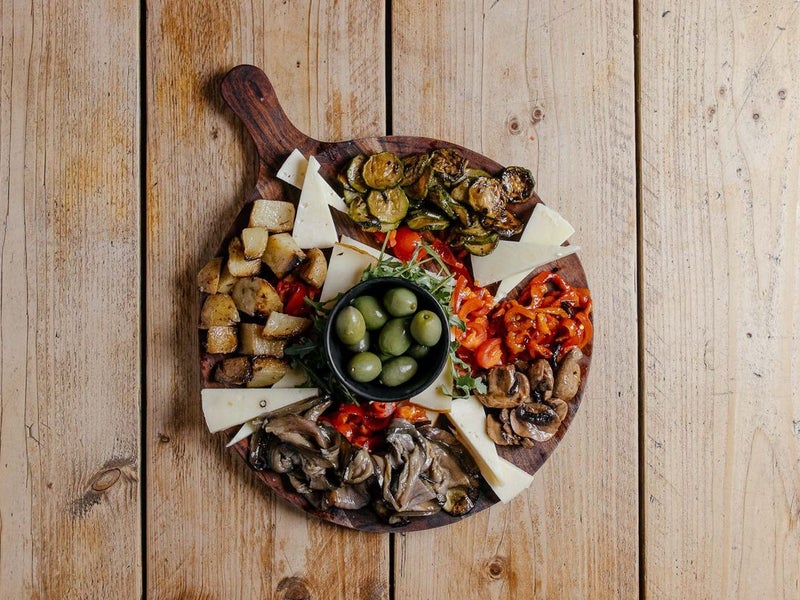 Tagliere formaggi misti e verdure grigliate