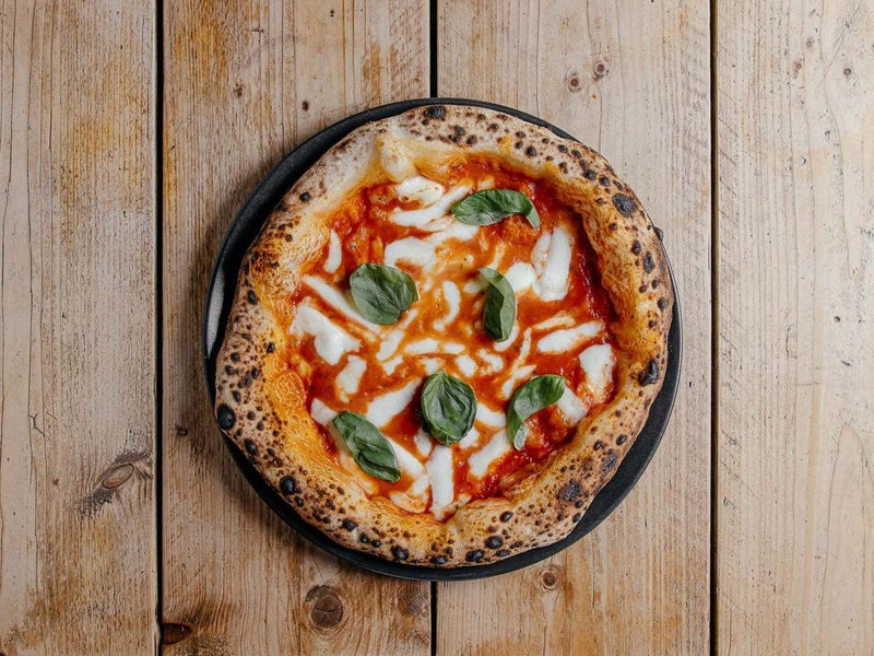 Pizza Margherita con fior di latte